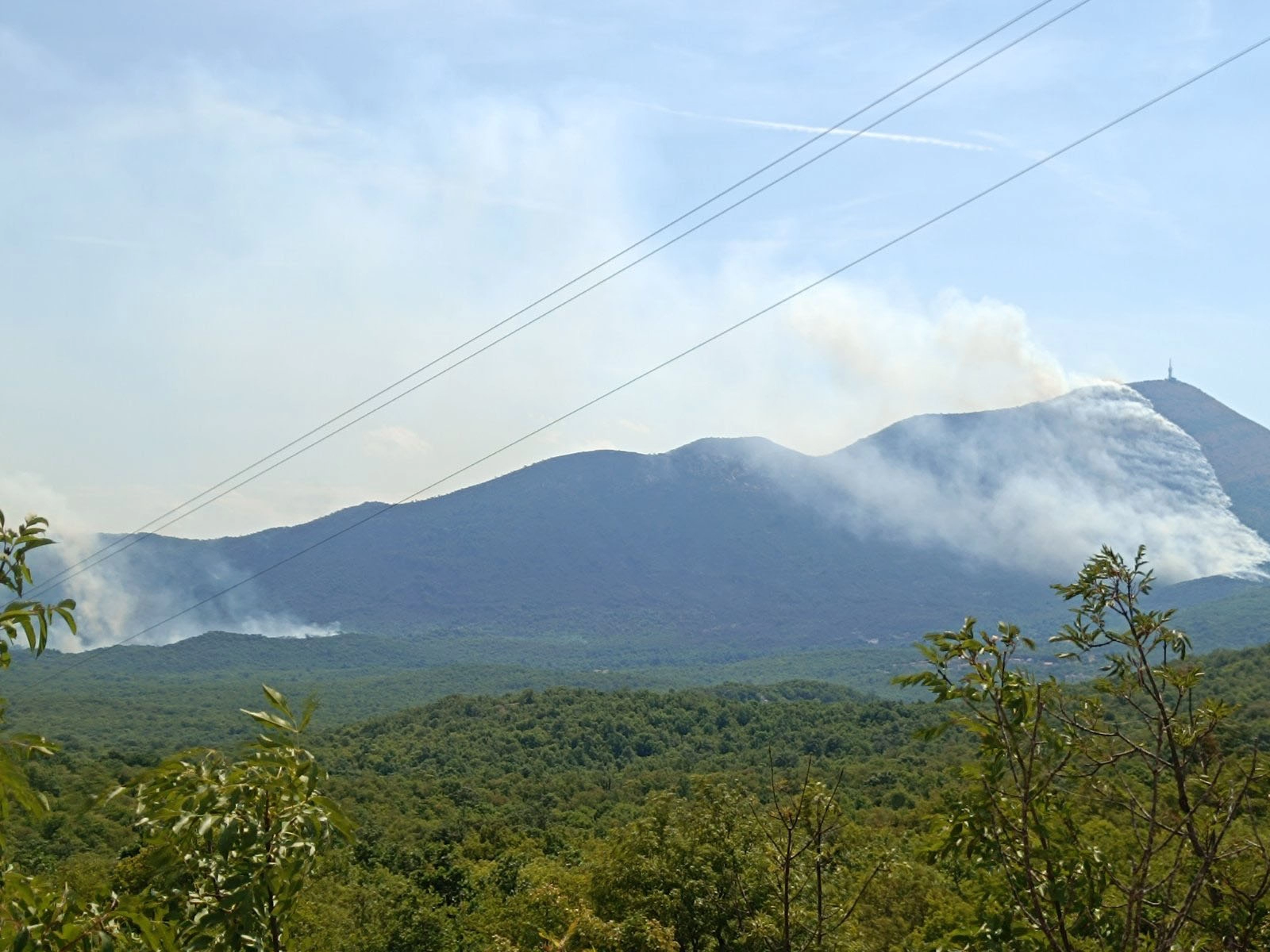 Požar u okolini Trebinja i dalje aktivan, situacija stabilnija